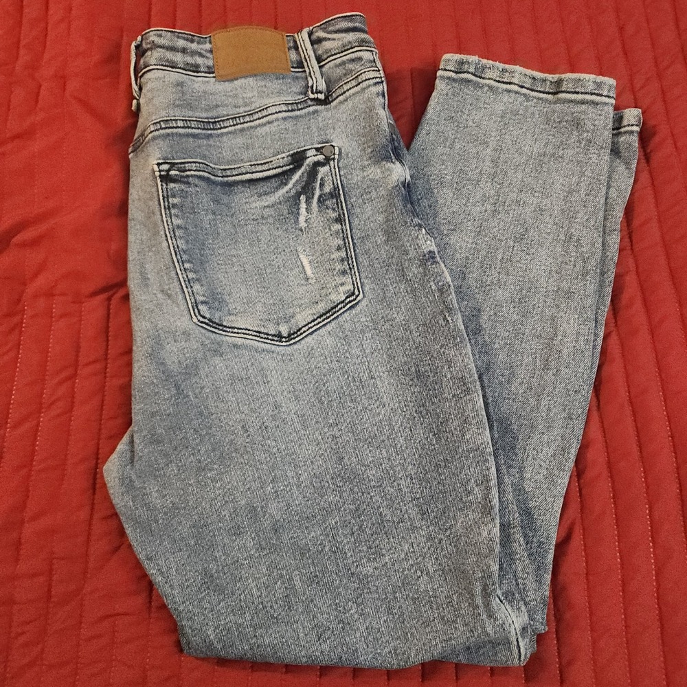 E69 Judy Blue Boho Babe Vintage High Rise Slim Fit Jean 11/30 JB88617 Distressed
